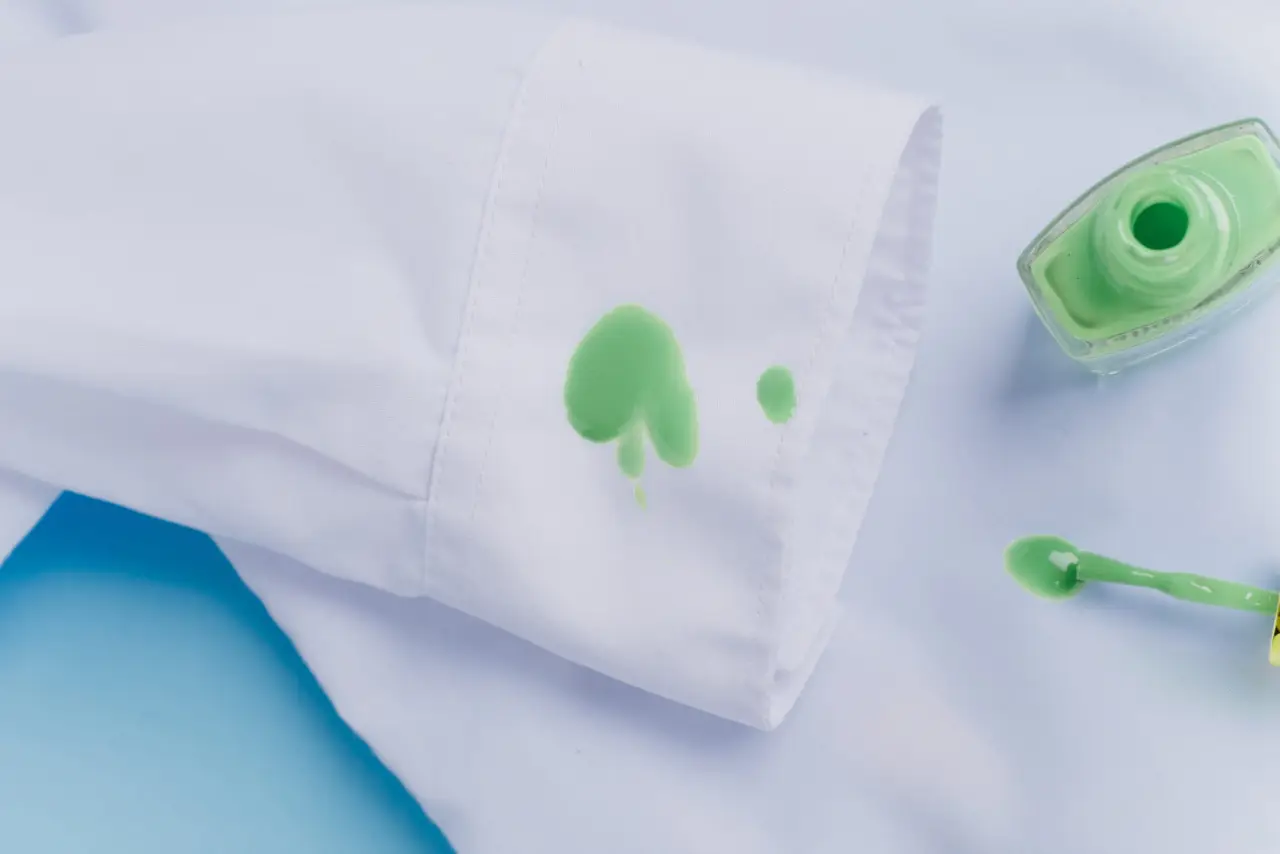 Scopri come eliminare le macchie ostinate dai tessuti usando solo aceto bianco Scopri come eliminare le macchie ostinate dai tessuti usando solo aceto bianco