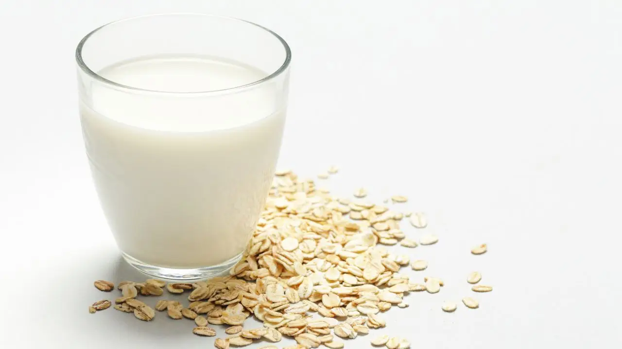 Hai mai usato il latte per smacchiare i tessuti? Ecco la procedura passo passo Hai mai usato il latte per smacchiare i tessuti? Ecco la procedura passo passo