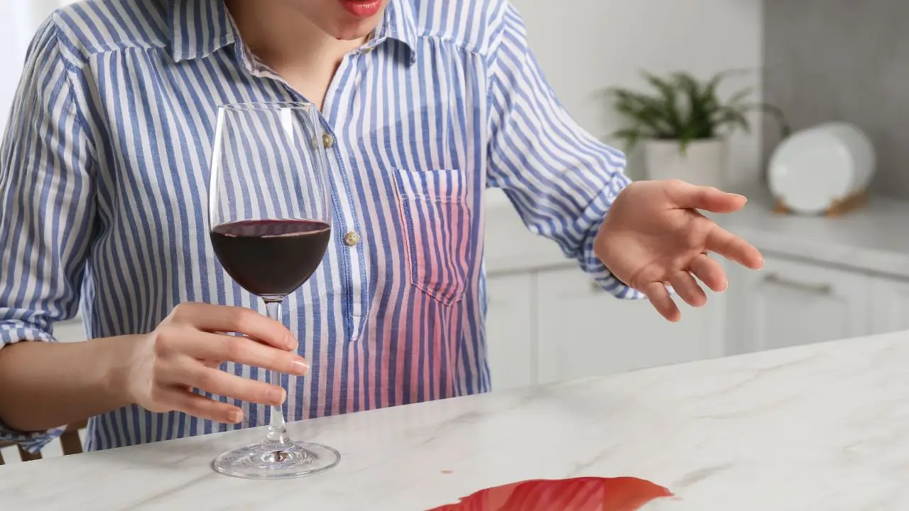 Consigli utili per trattare tovaglioli macchiati di vino senza ricorrere alla candeggina Consigli utili per trattare tovaglioli macchiati di vino senza ricorrere alla candeggina