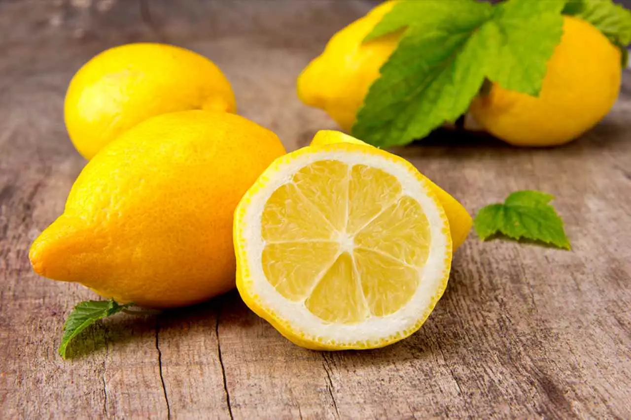 Riduci l’esposizione alle sostanze nocive scegliendo detersivi fatti in casa con limone Riduci l’esposizione alle sostanze nocive scegliendo detersivi fatti in casa con limone