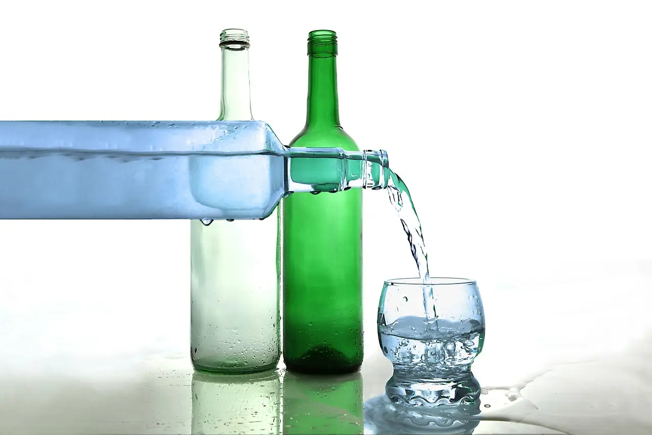 Proteggi ogni superficie dai germi grazie a una miscela di alcool alimentare e tea tree Proteggi ogni superficie dai germi grazie a una miscela di alcool alimentare e tea tree