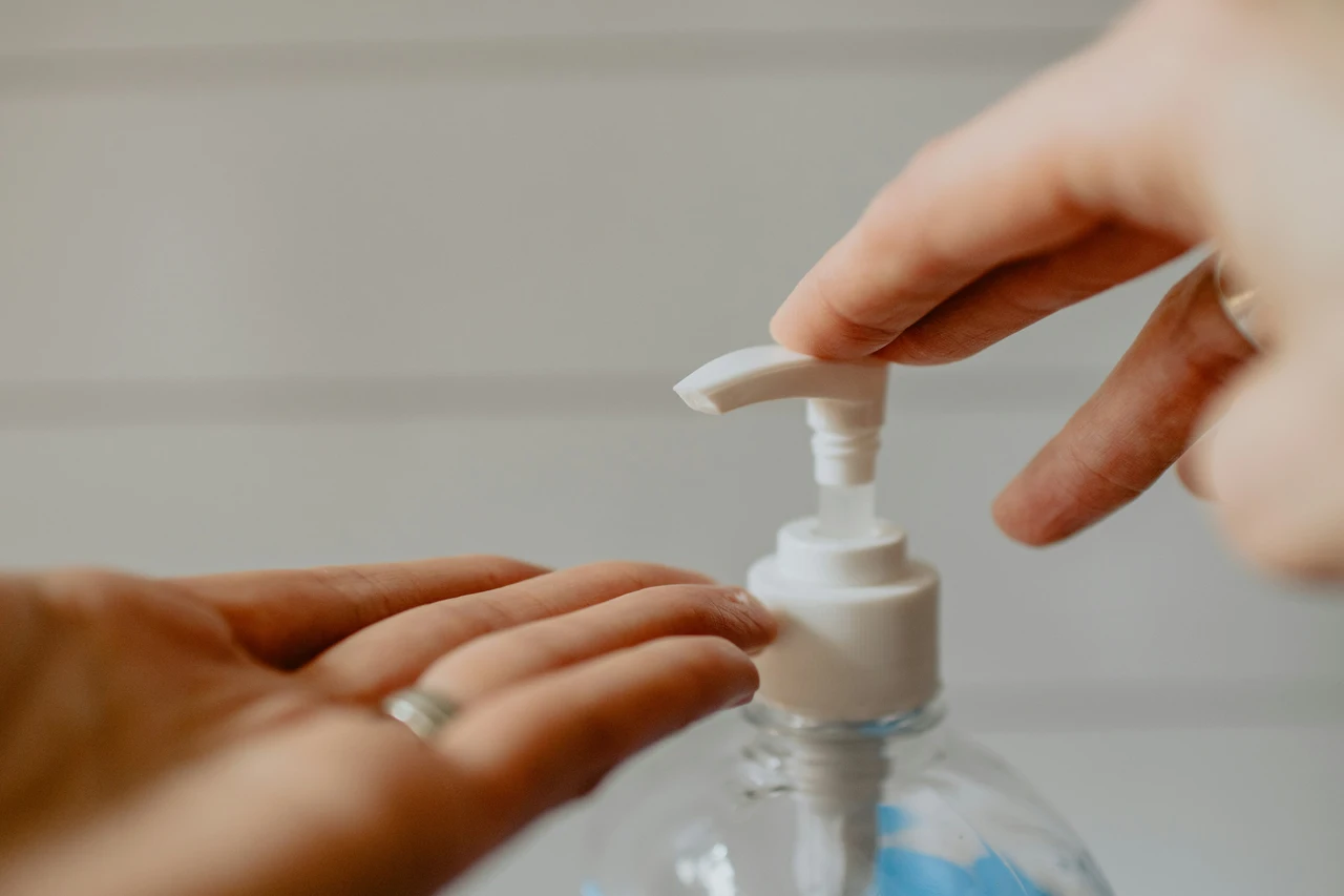 Risparmia e tutela l’ambiente realizzando in casa sapone liquido multiuso con oli vegetali Risparmia e tutela l’ambiente realizzando in casa sapone liquido multiuso con oli vegetali