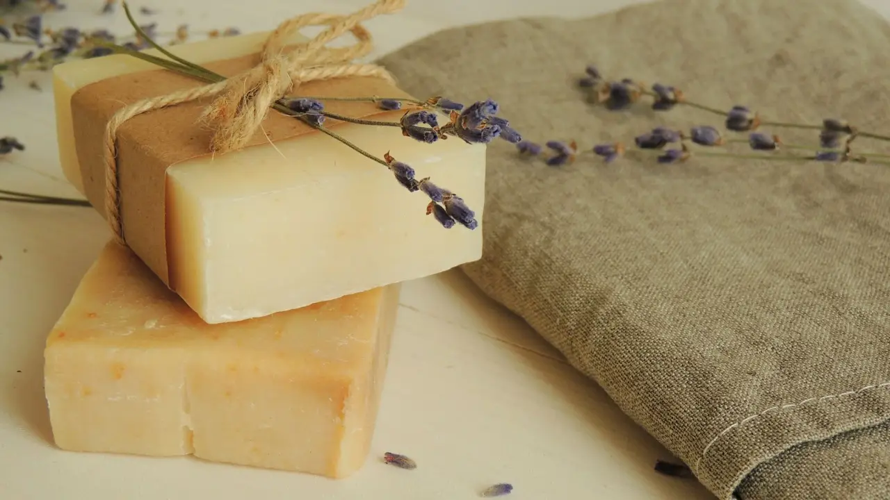 Prova oggi la ricetta antica della nonna per piastrelle lucide con sapone di Marsiglia