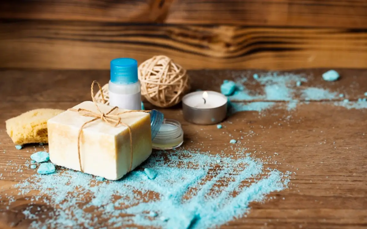 Prova oggi la ricetta antica della nonna per piastrelle lucide con sapone di Marsiglia Prova oggi la ricetta antica della nonna per piastrelle lucide con sapone di Marsiglia