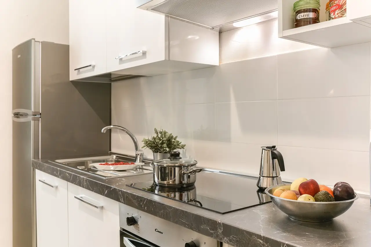 Vuoi zero tossine sulle superfici della cucina? Scegli detergenti naturali autogestiti Vuoi zero tossine sulle superfici della cucina? Scegli detergenti naturali autogestiti