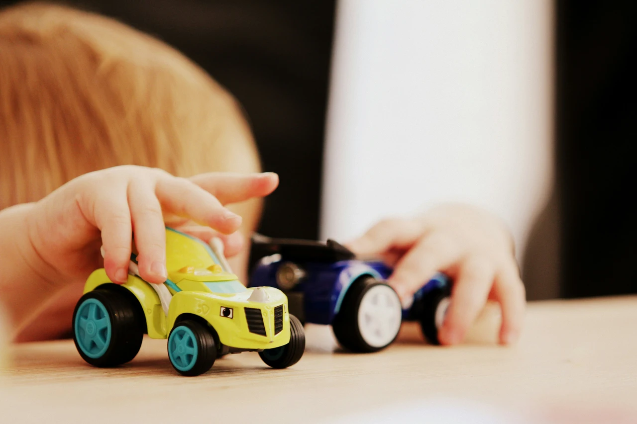 Proteggi la salute dei bambini tenendo fuori sostanze industriali da pavimenti e giochi Proteggi la salute dei bambini tenendo fuori sostanze industriali da pavimenti e giochi