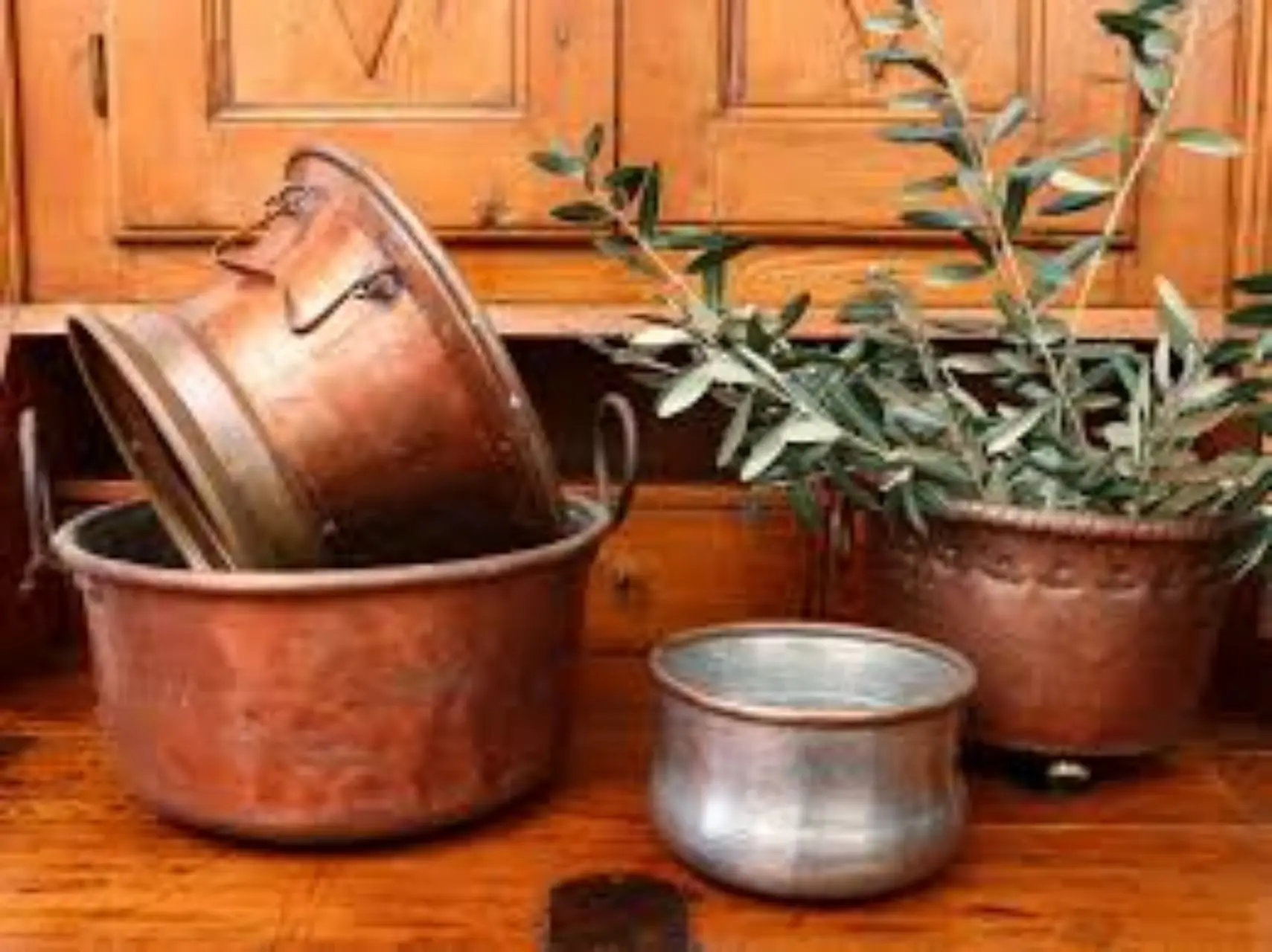 Oggetti in rame in cantina? Ecco come pulirli senza rovinarne la patina originale