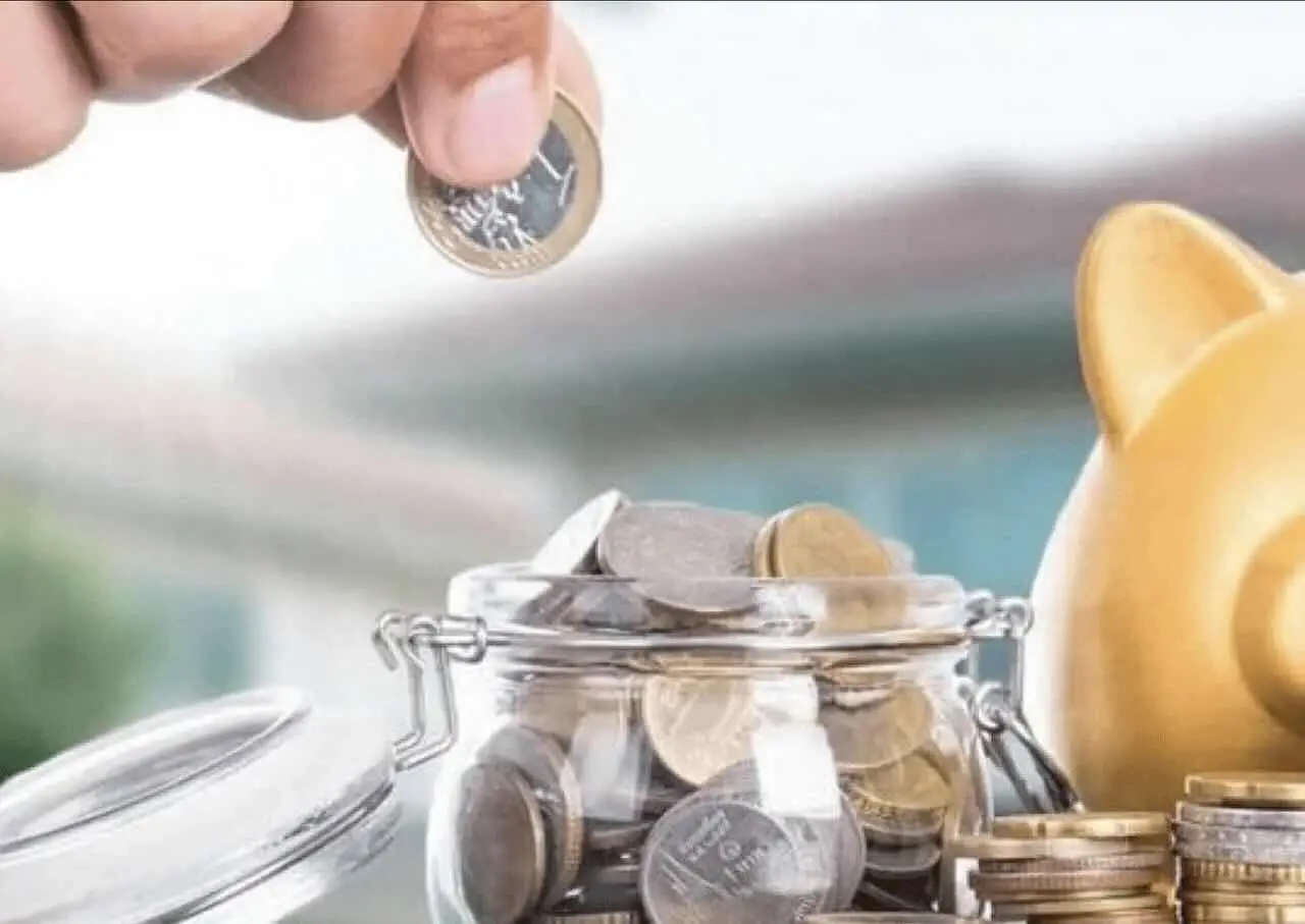 Quanto dovremmo davvero risparmiare ogni mese? Scopri le regole d’oro per costruire un futuro finanziario sereno