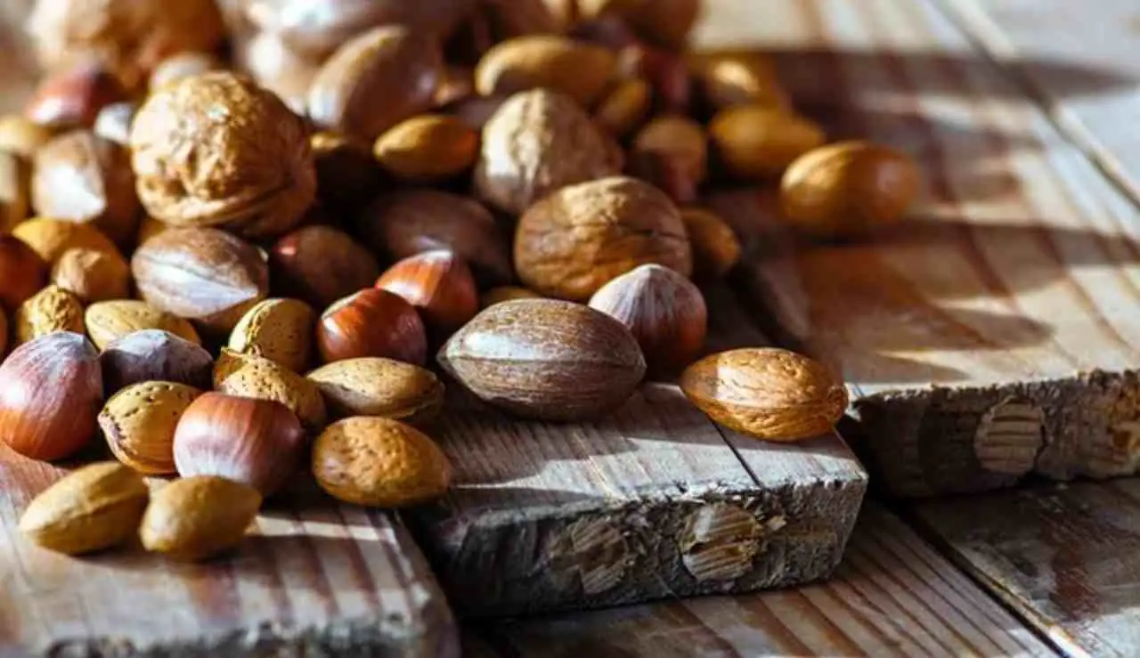 Pressione bassa: il rimedio con la frutta secca che non conosci Pressione bassa: il rimedio con la frutta secca che non conosci