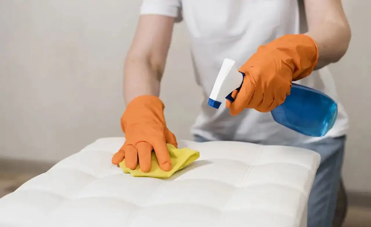 Come pulire il materasso in modo naturale: il metodo che funziona Come pulire il materasso in modo naturale: il metodo che funziona