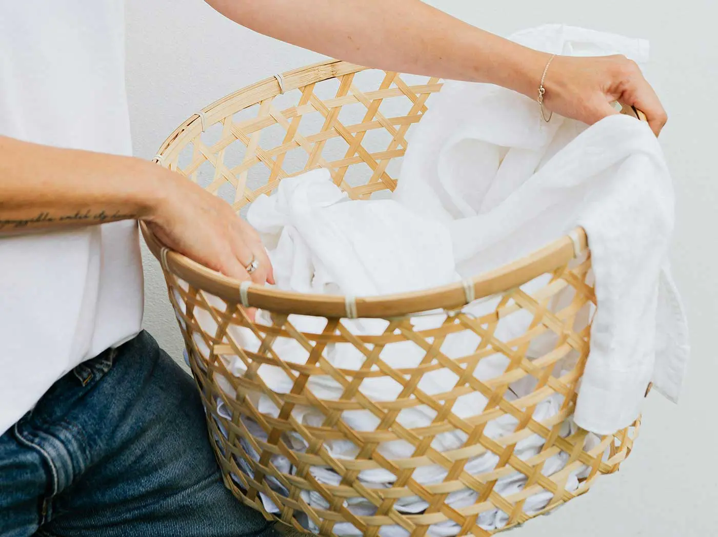 Il trucco per sbiancare il bucato senza usare candeggina Il trucco per sbiancare il bucato senza usare candeggina