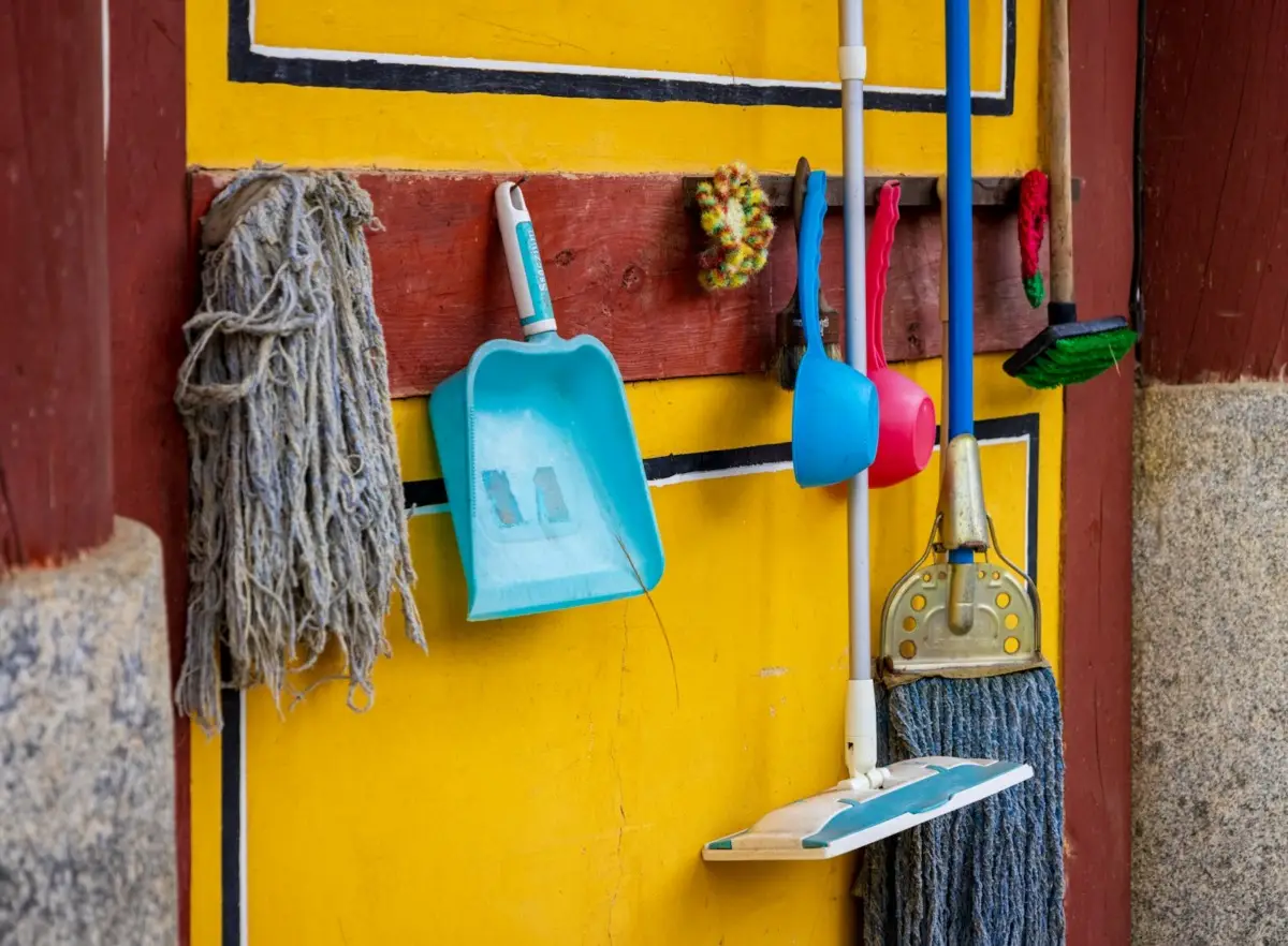 Non mettere mai questo oggetto dietro la porta: ecco cosa può causare in casa Non mettere mai questo oggetto dietro la porta: ecco cosa può causare in casa