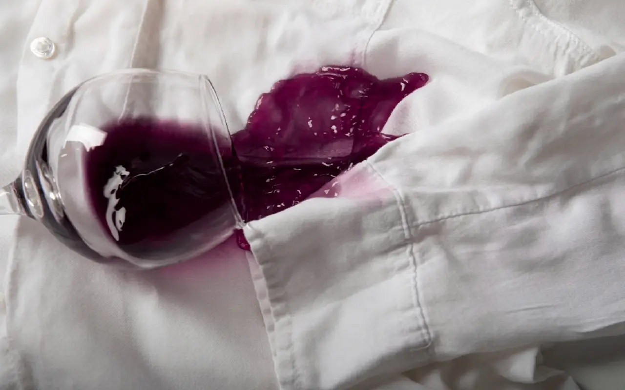 Consigli utili per trattare tovaglioli macchiati di vino senza ricorrere alla candeggina Consigli utili per trattare tovaglioli macchiati di vino senza ricorrere alla candeggina